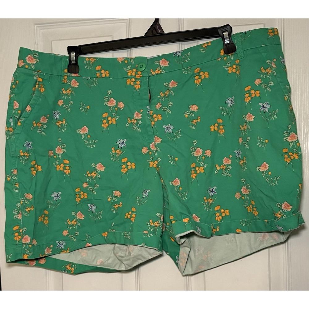 Crown & Ivy Plus Size 22W Printed Caroline Green Floral Shorts EUC